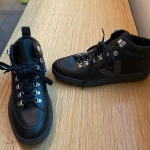 Veja Roraima black leather high top sneakers